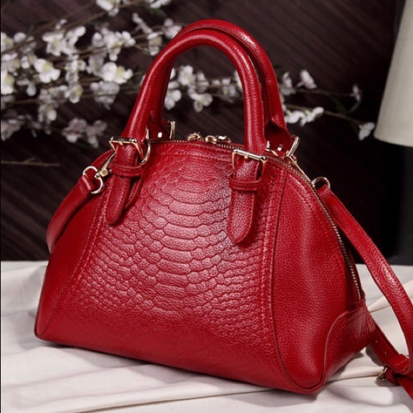 Just In! π ROME Crocodile Shell Crossbody - Picture 5 of 8